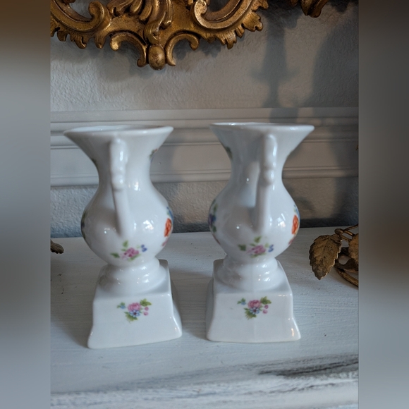 Vintage, Set of 2, Ceramic Floral Pedestal Vase w/ handles, Painted Roses - Picture 4 of 7